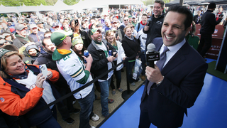 Alshon Jeffery And Adam Schefter Show Us How The Scoop Game Is Played